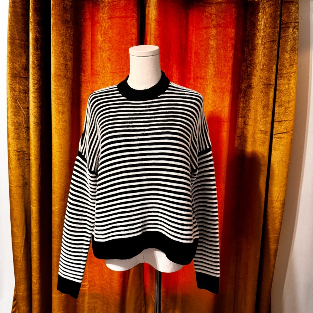 Forever 21 Contemporary Cropped Wool Blend Sweater SZ SM‎